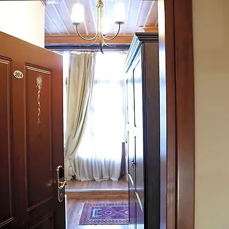 Boutique Palea Poli *